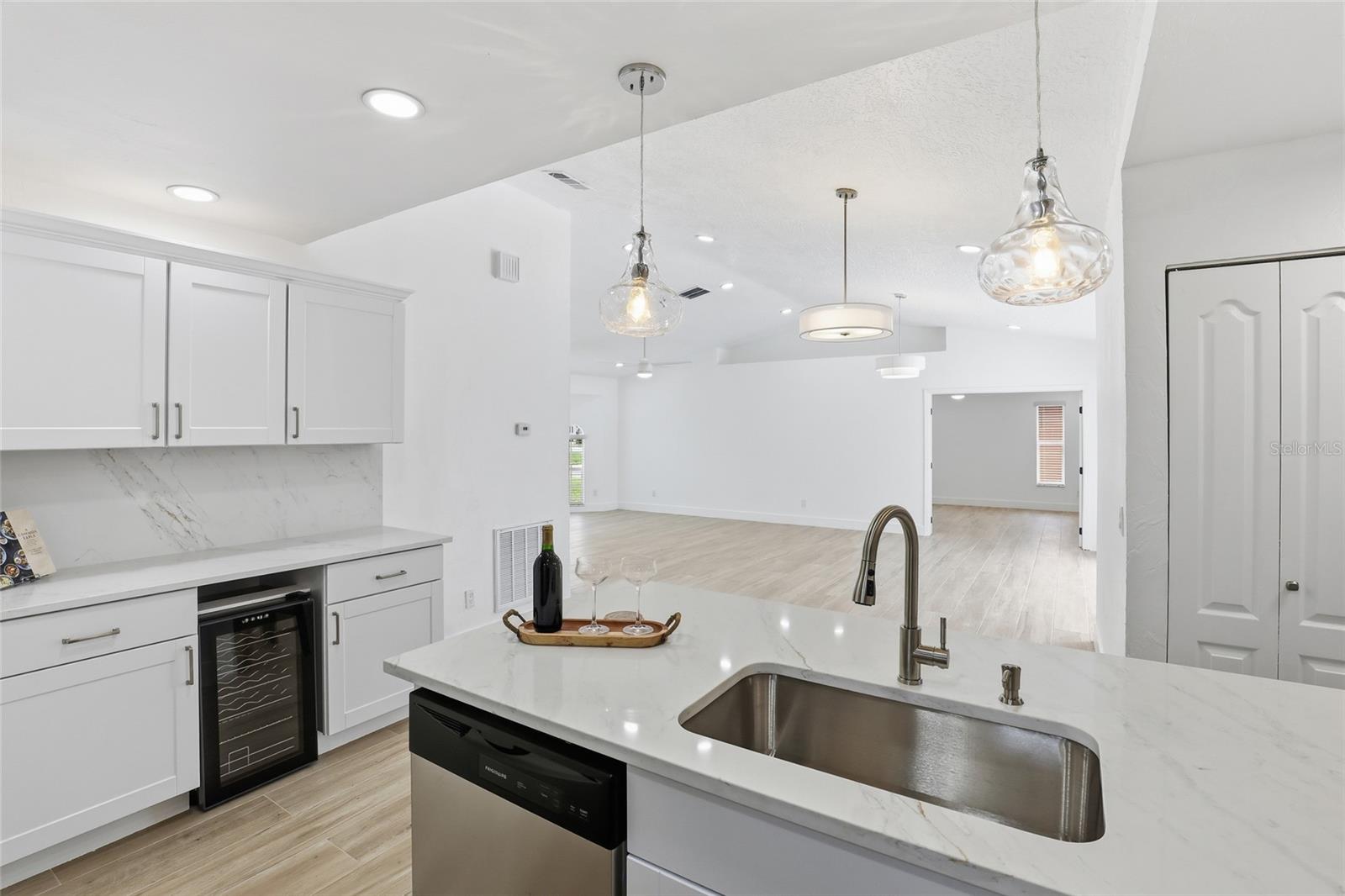 BAYSHORE ESTATES - Residential