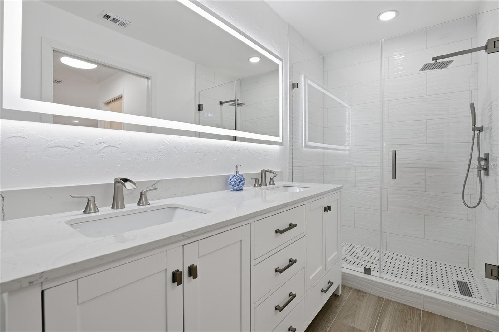 BAYSHORE ESTATES - Residential