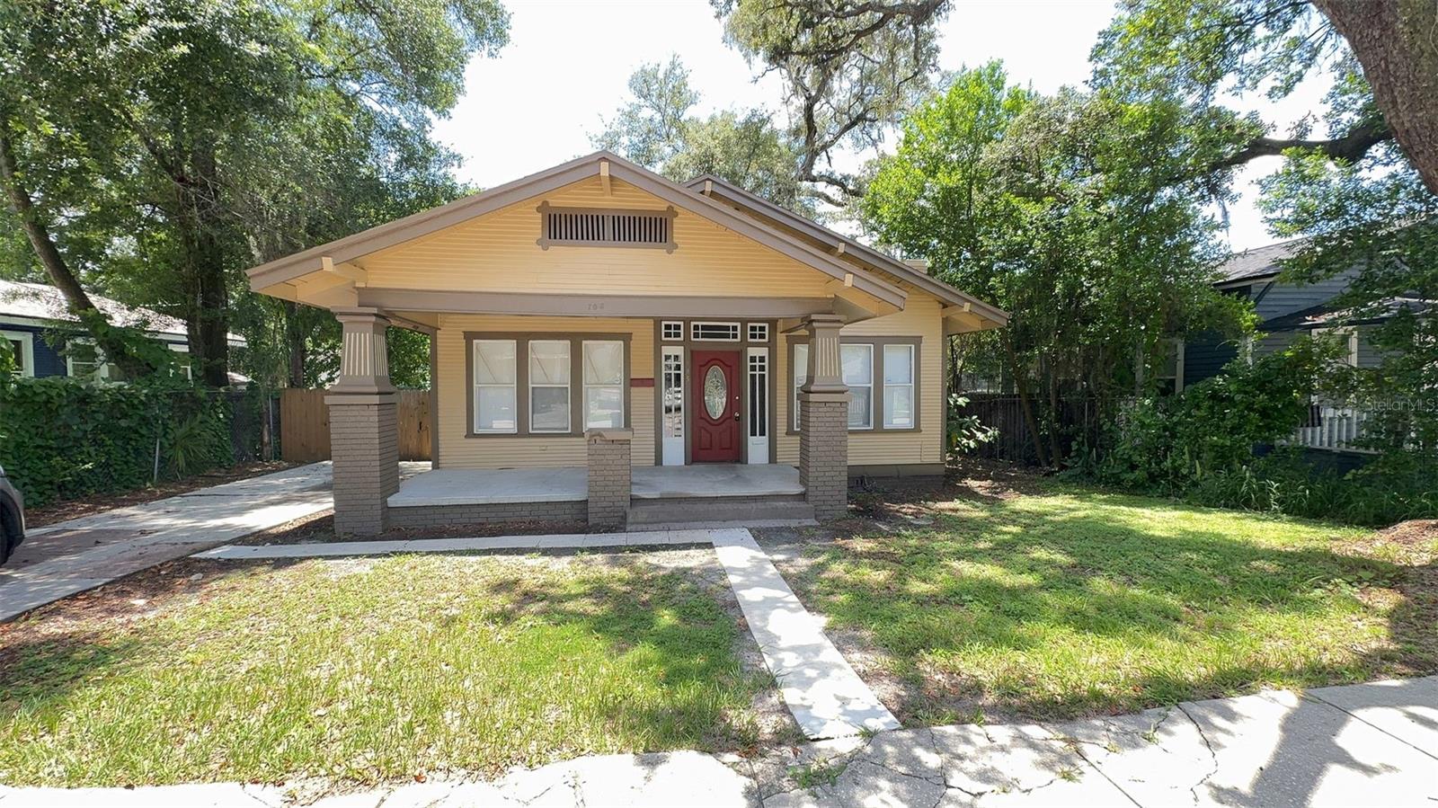 Charming 3 bedroom/ 1.5 bath recently remodeled bungalow centrally located near I-275 in Tampa/Ybor Heights. Laminate flooring, new paint (inside and outside!), updated fixtures, blinds on all windows. Historic home features high ceilings, built in bookshelves, French doors to back bedroom, pass thru from kitchen, inside laundry area with washer/dryer hookup, and fenced in yard with large storage shed! Pets ok with $300 non-refundable pet deposit, no aggressive breeds.