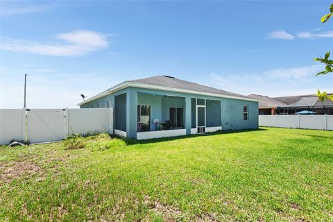 A home in AUBURNDALE