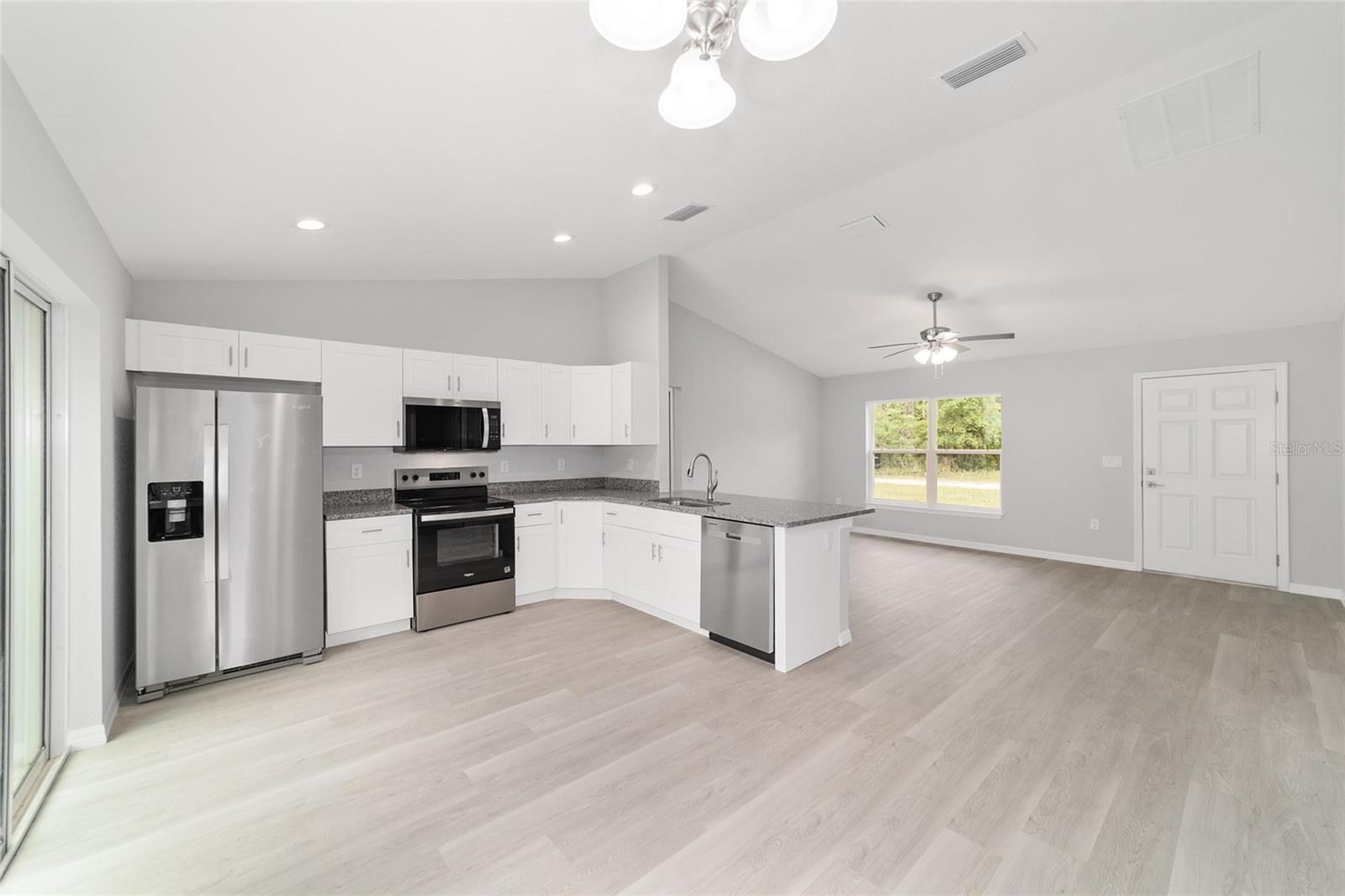 RAINBOW LAKES ESTATE - Residential