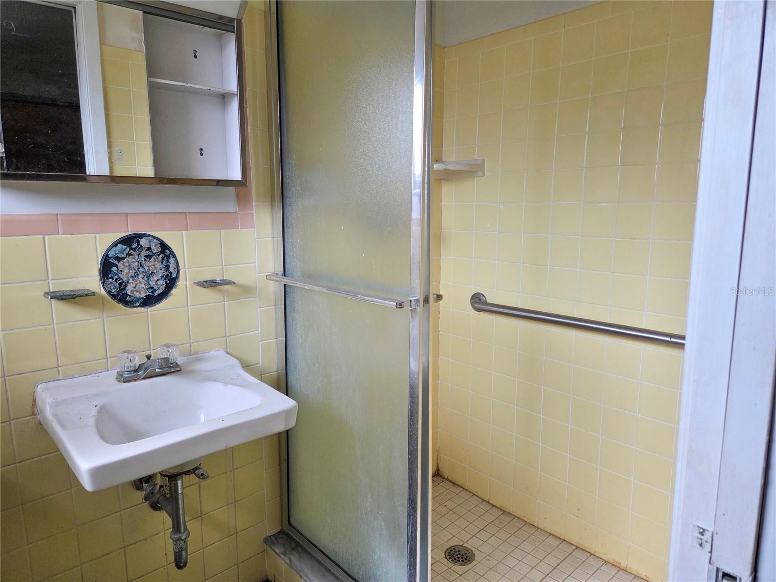 CRESTHAVEN HOMES SEC 01 - Residential