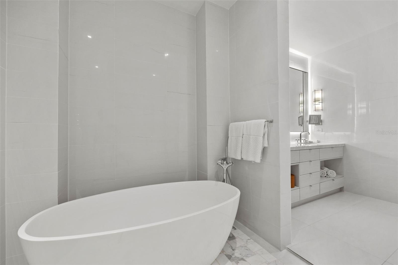 OCEAN DRIVE BAHIA BEACH - Residential