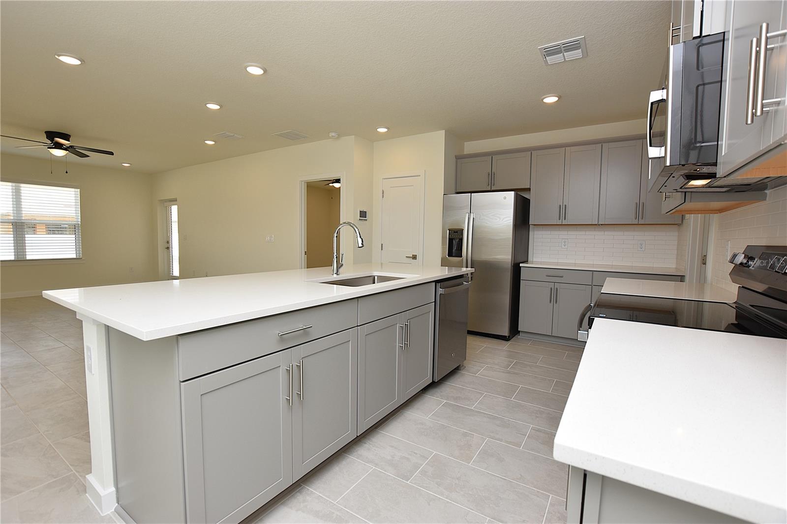 GRASSLAND WEST - Residential Lease