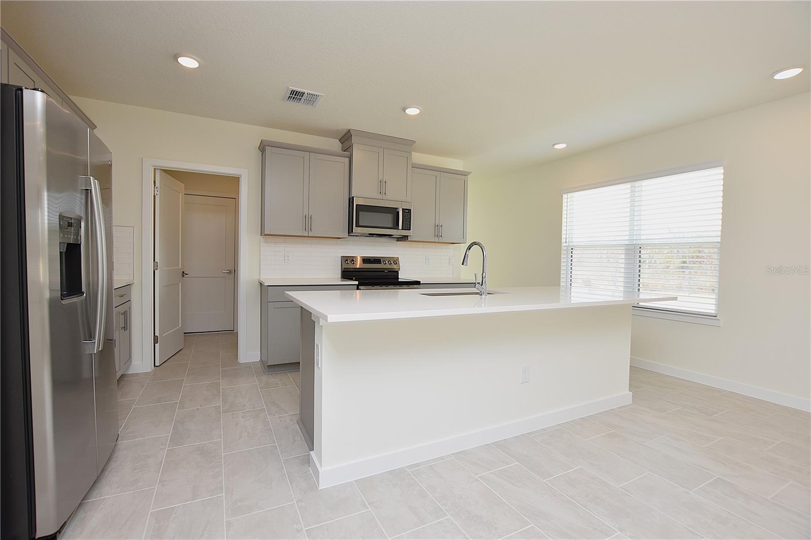 GRASSLAND WEST - Residential Lease