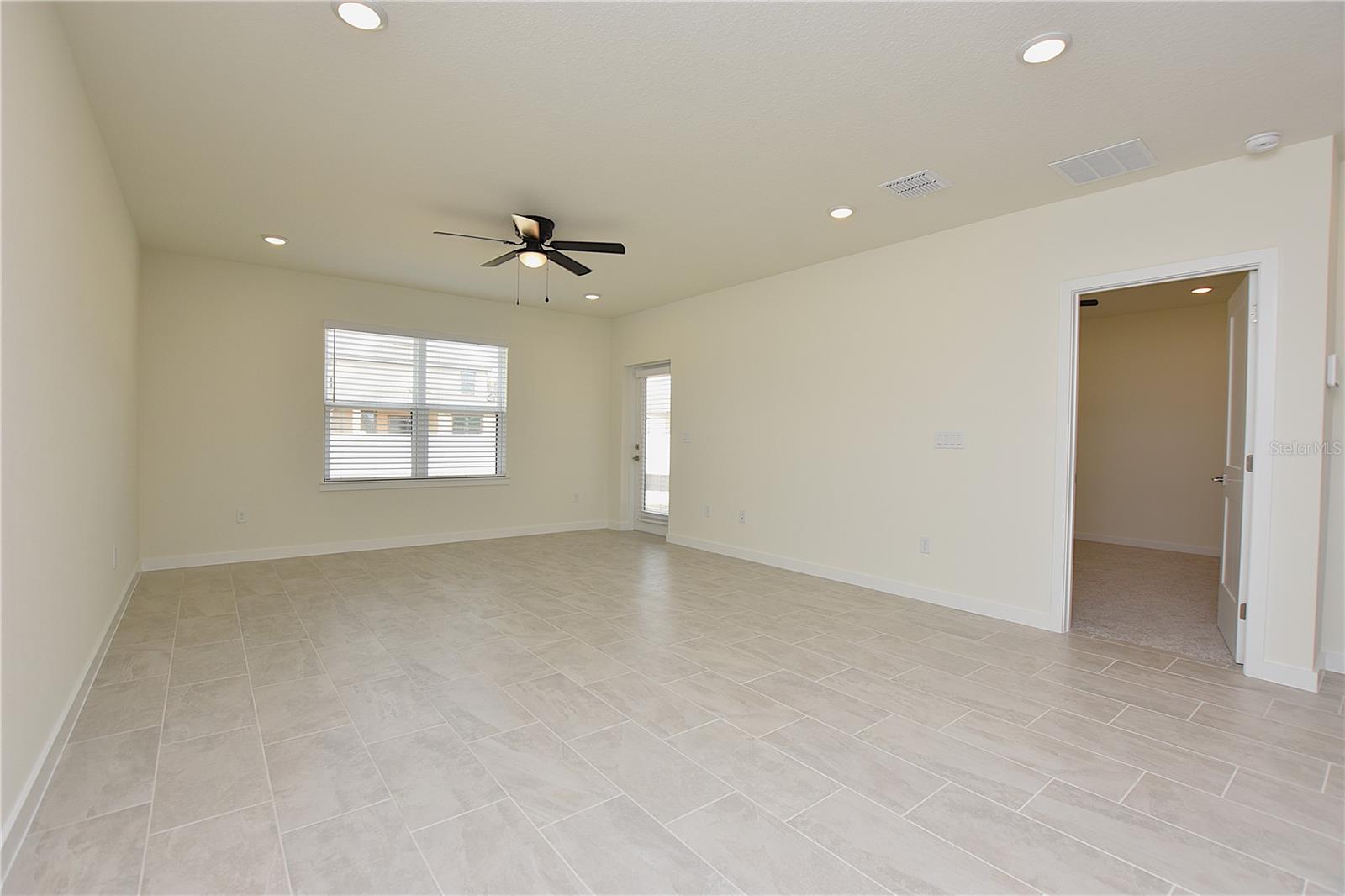 GRASSLAND WEST - Residential Lease