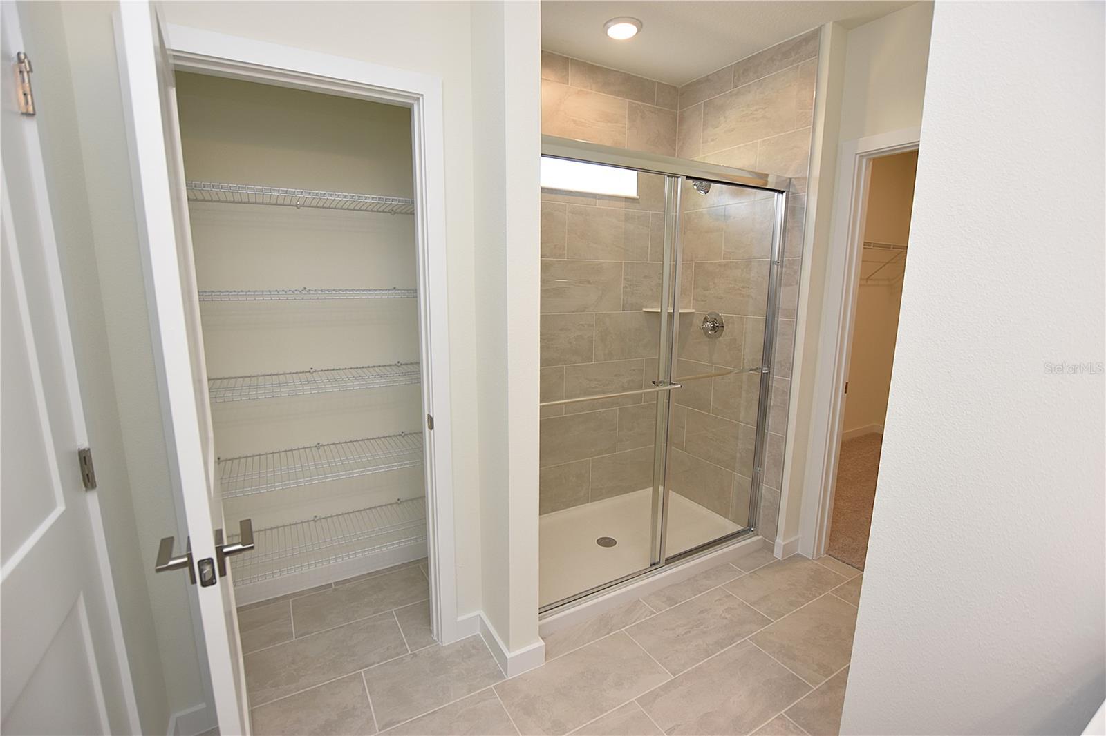 GRASSLAND WEST - Residential Lease