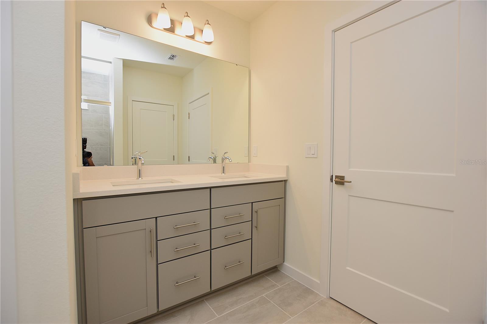 GRASSLAND WEST - Residential Lease