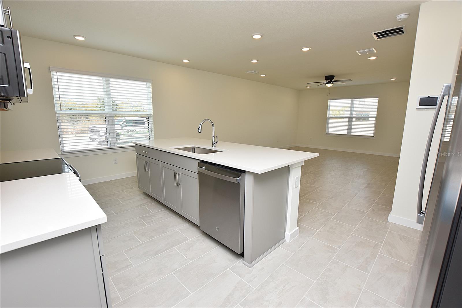 GRASSLAND WEST - Residential Lease