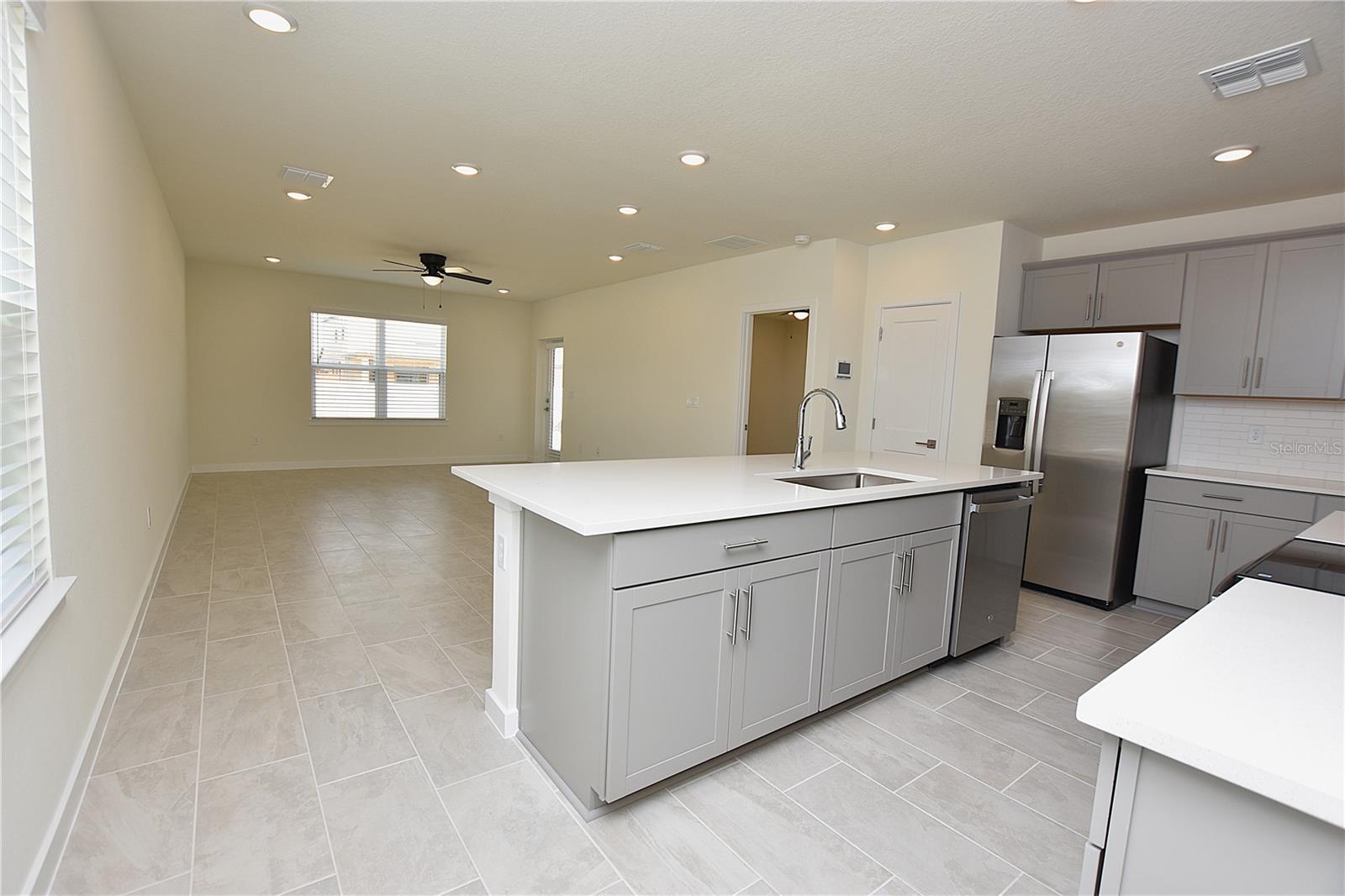 GRASSLAND WEST - Residential Lease