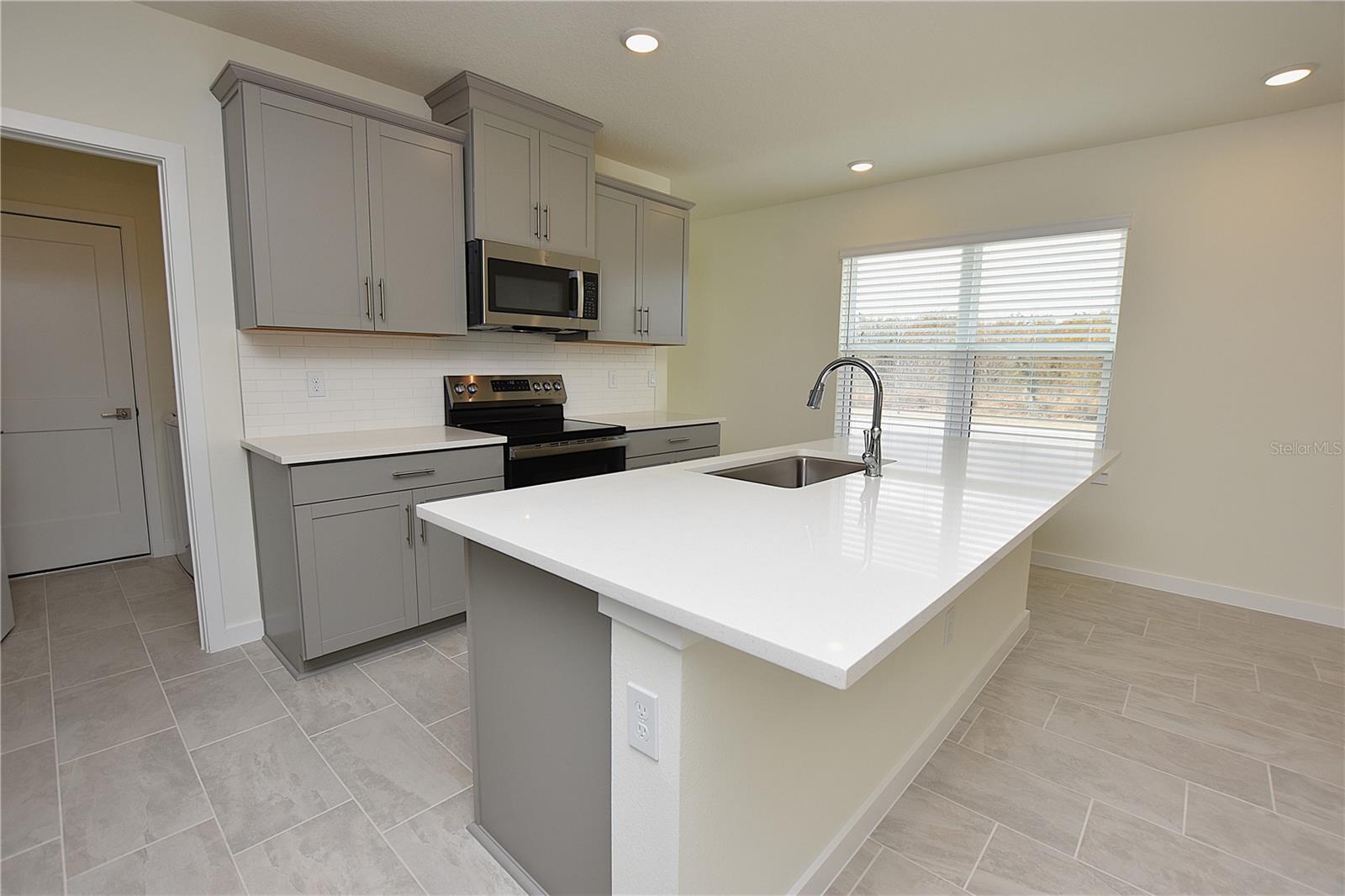 GRASSLAND WEST - Residential Lease