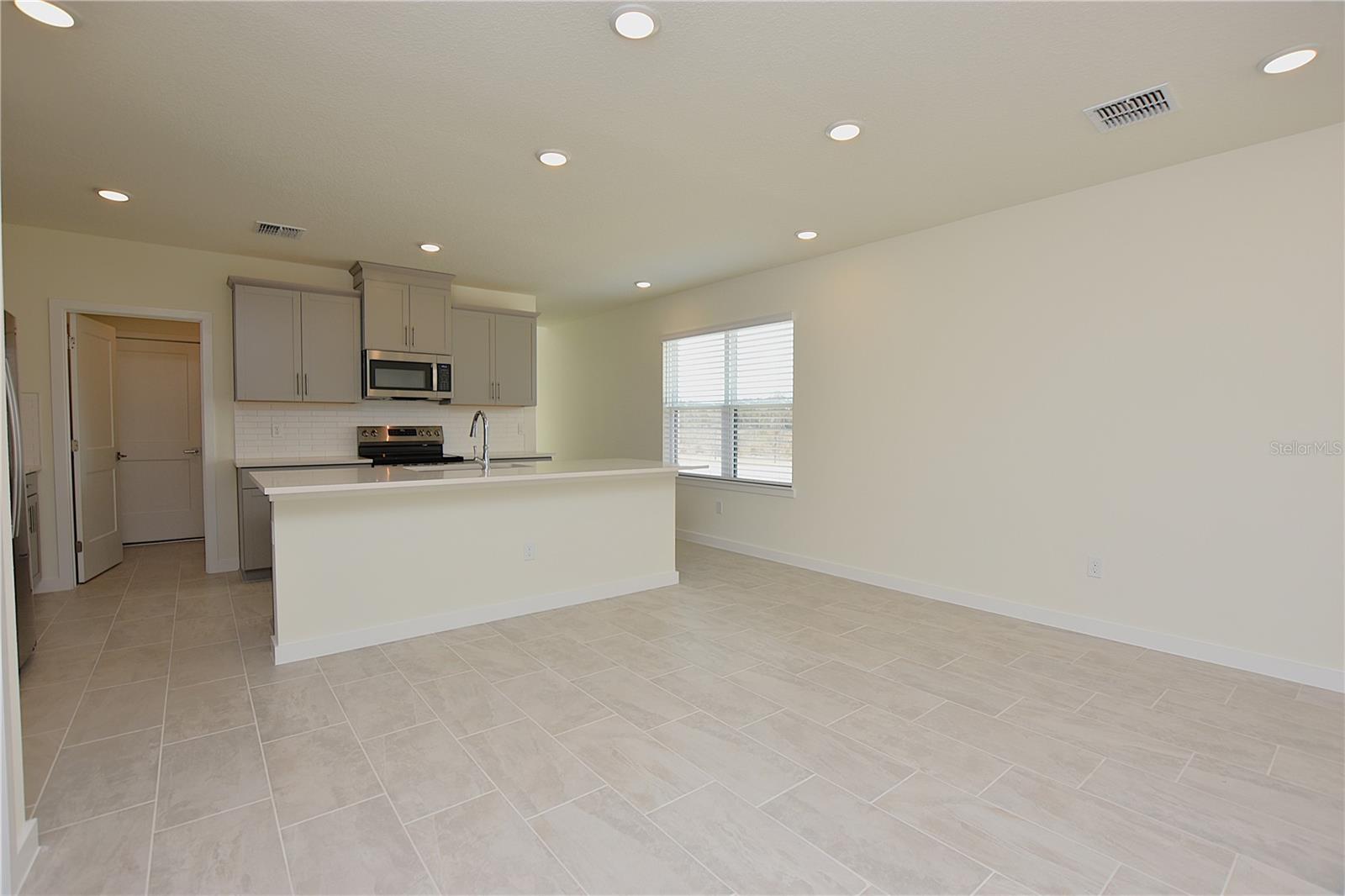 GRASSLAND WEST - Residential Lease