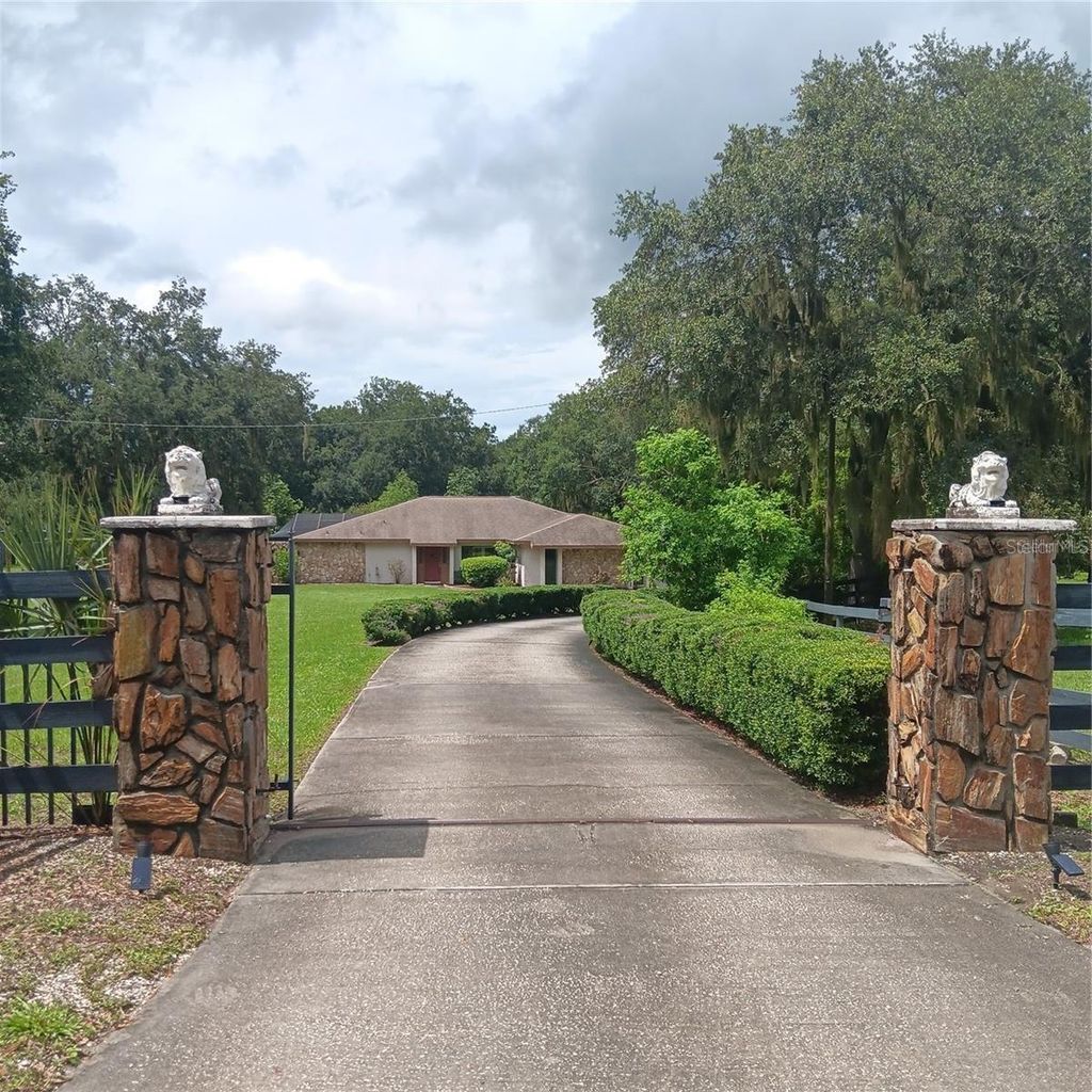 Photo of 1804 E Wheeler Road, Seffner, FL 33584 (MLS # TB8437566)