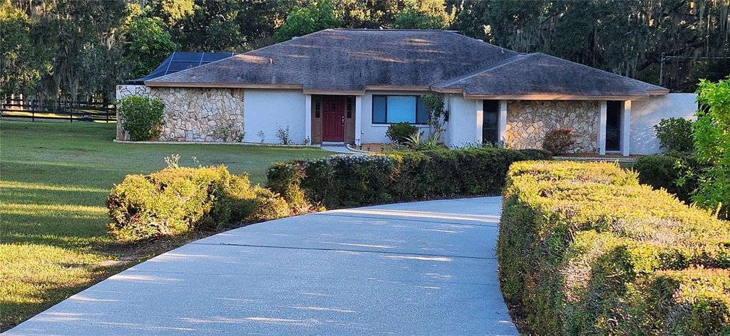 Photo of 1804 E Wheeler Road, Seffner, FL 33584 (MLS # TB8437566)