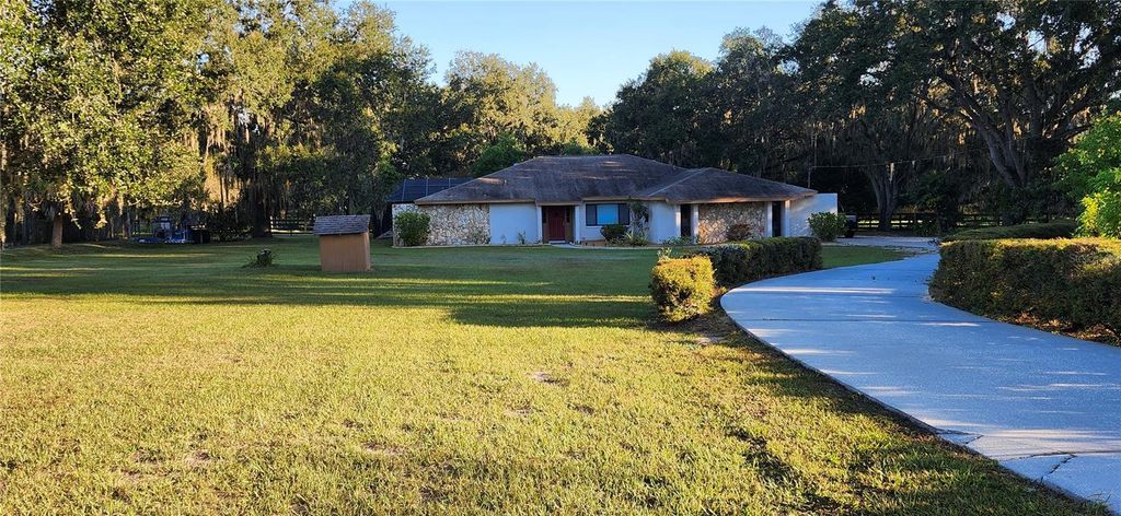 Photo of 1804 E Wheeler Road, Seffner, FL 33584 (MLS # TB8437566)