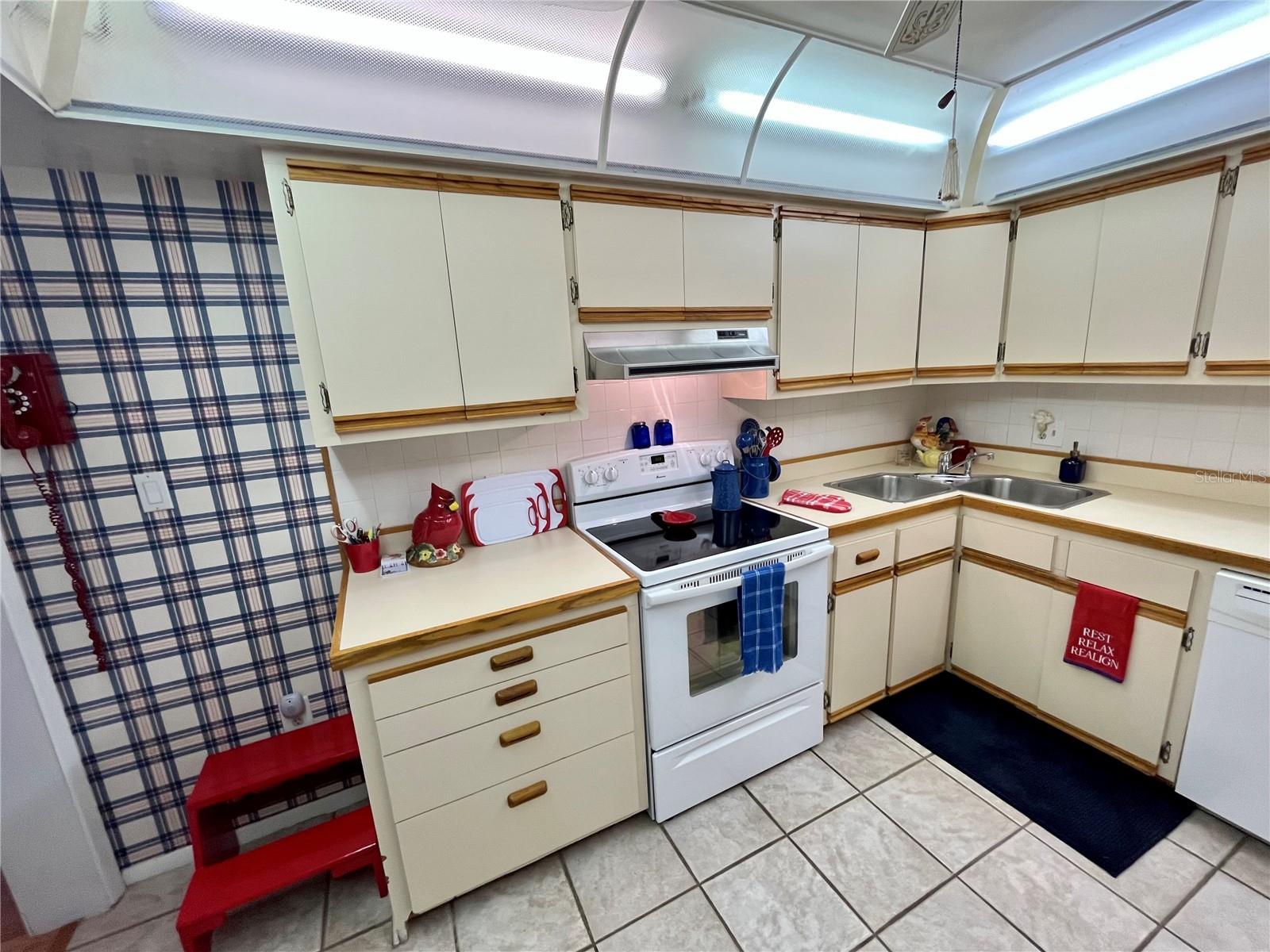 MEADOW LAWN 5TH ADD - Residential