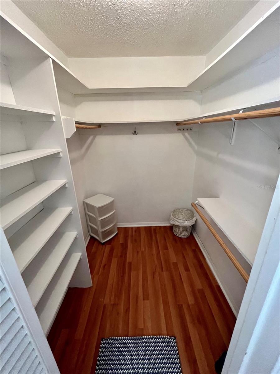 MEADOW LAWN 5TH ADD - Residential