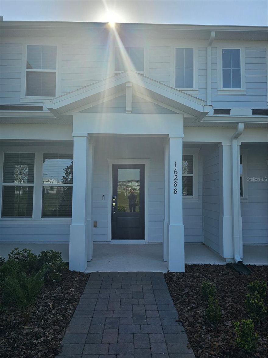 Brand New Townhome in desire Hamlin at Winter Garden. This beautiful townhome is located inside a very well located community, where you can find 2 amazing well grated schools. 
With everthing near by, just a few minutes from Supermarket, banks, restaurant, move theater and much more!!
Be the first to rent this property!!!