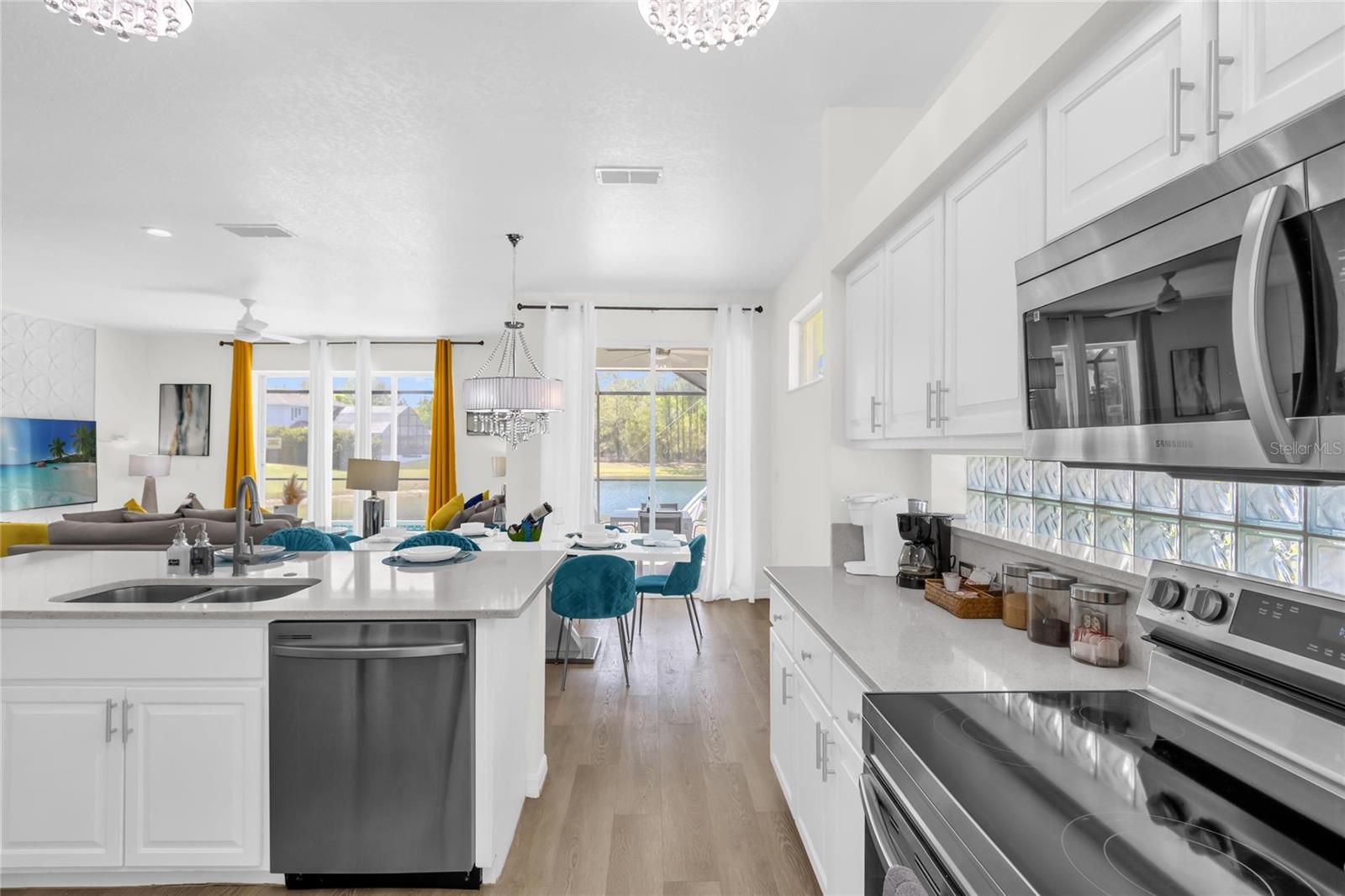 SUNSET LAKES PH 1 - Residential