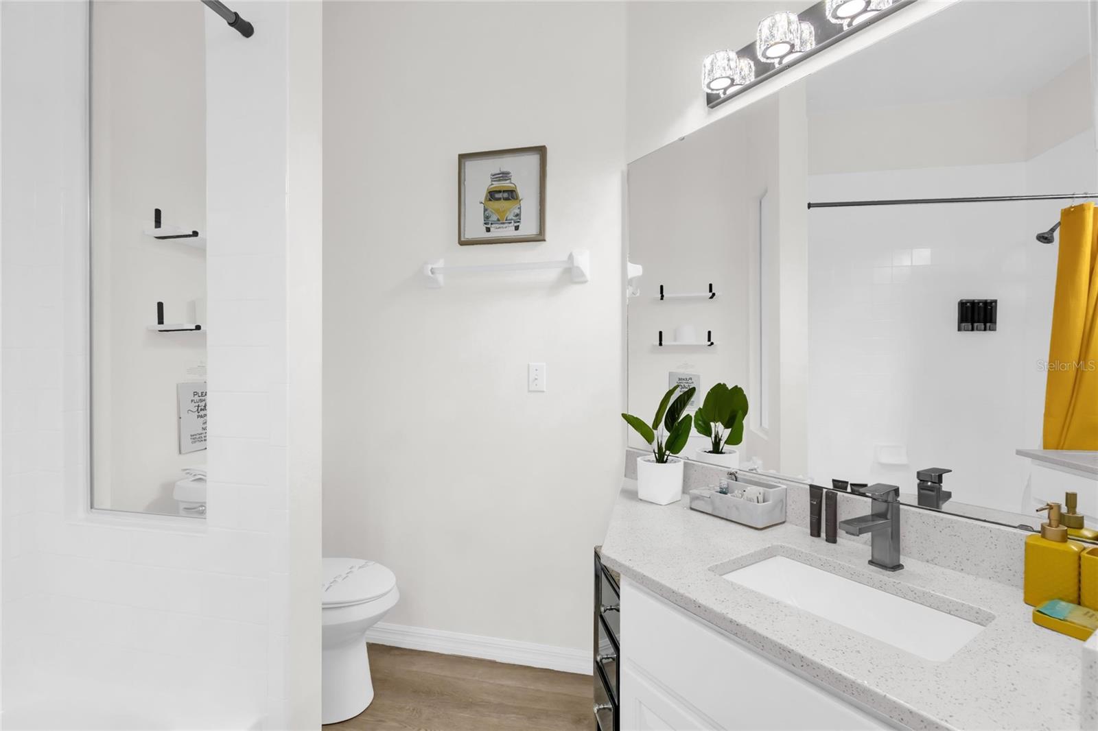 SUNSET LAKES PH 1 - Residential