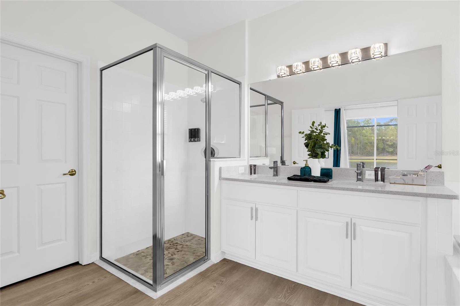 SUNSET LAKES PH 1 - Residential