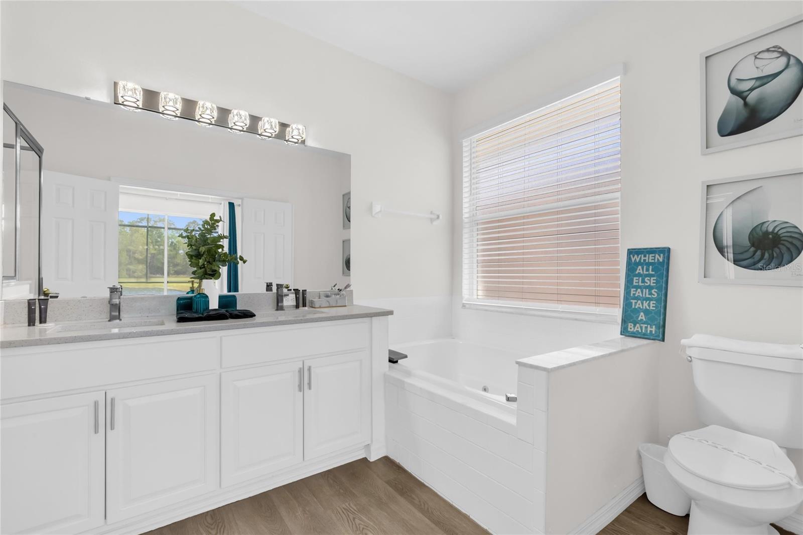 SUNSET LAKES PH 1 - Residential