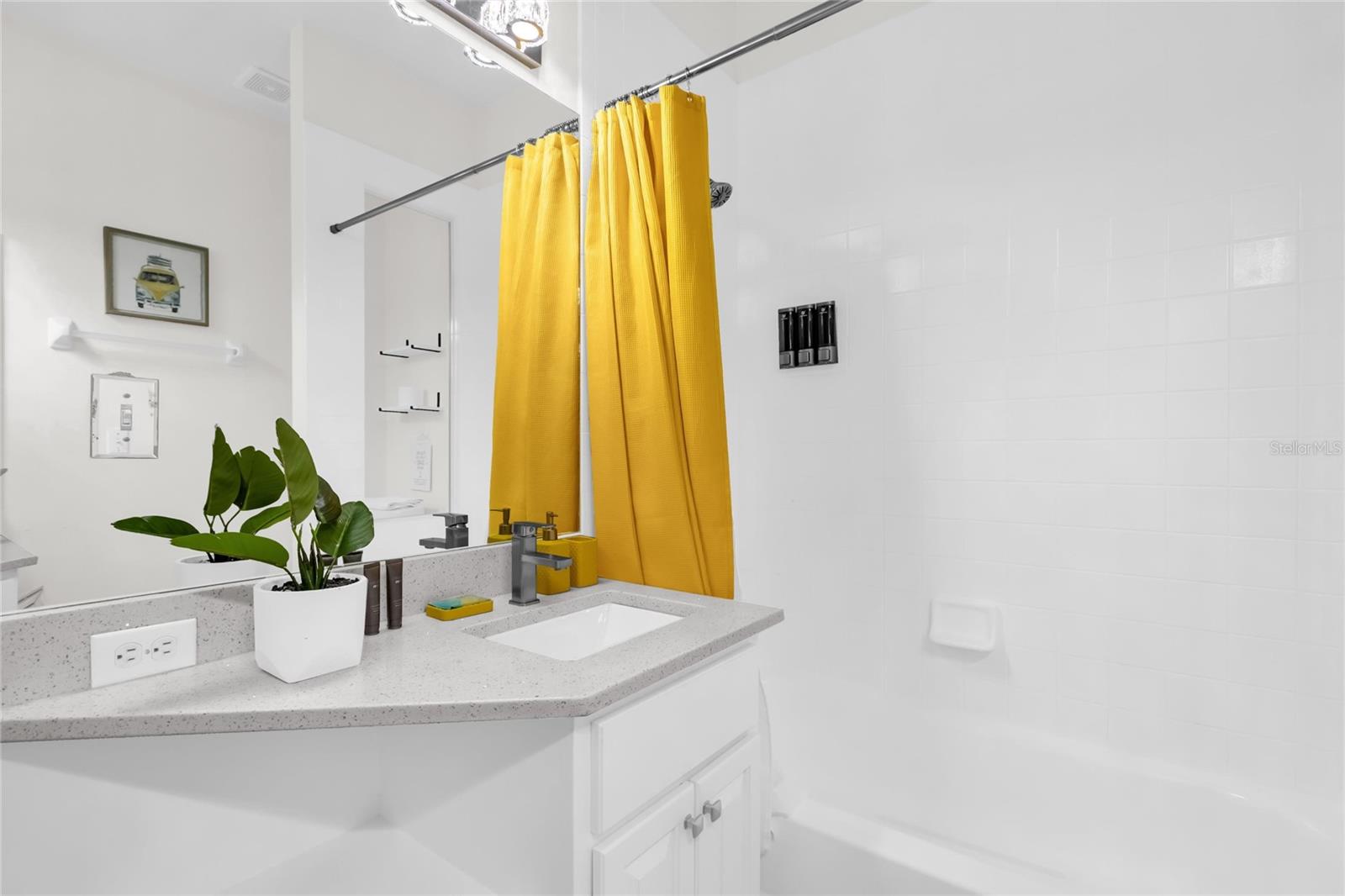 SUNSET LAKES PH 1 - Residential