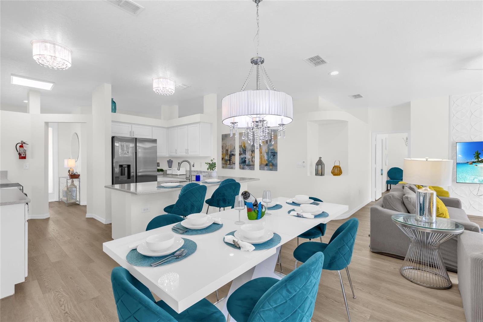 SUNSET LAKES PH 1 - Residential