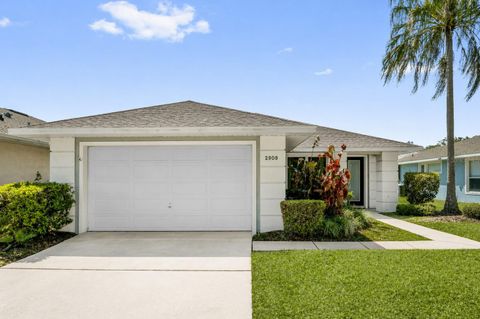 Property photo of 2908 Sunset Lakes Boulevard, Kissimmee, FL 34747