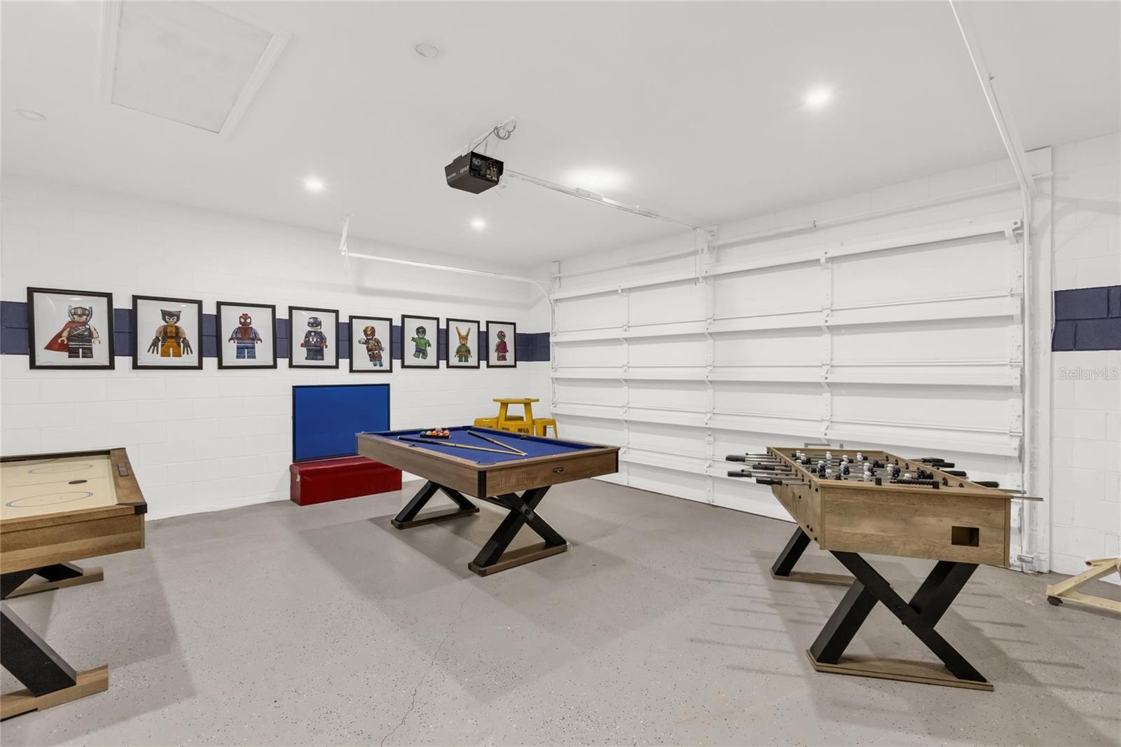 SUNSET LAKES PH 1 - Residential