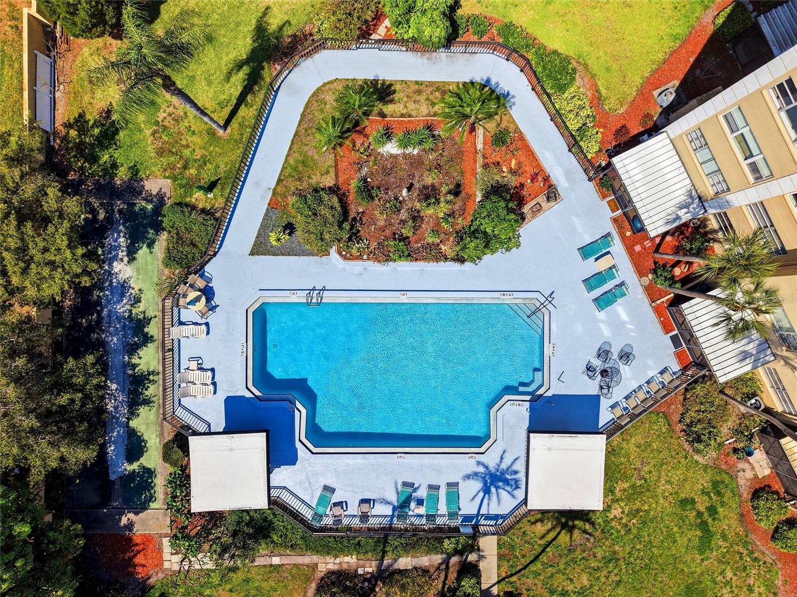 SEMINOLE-ON-THE-GREEN CAVALIER BLDG - Residential