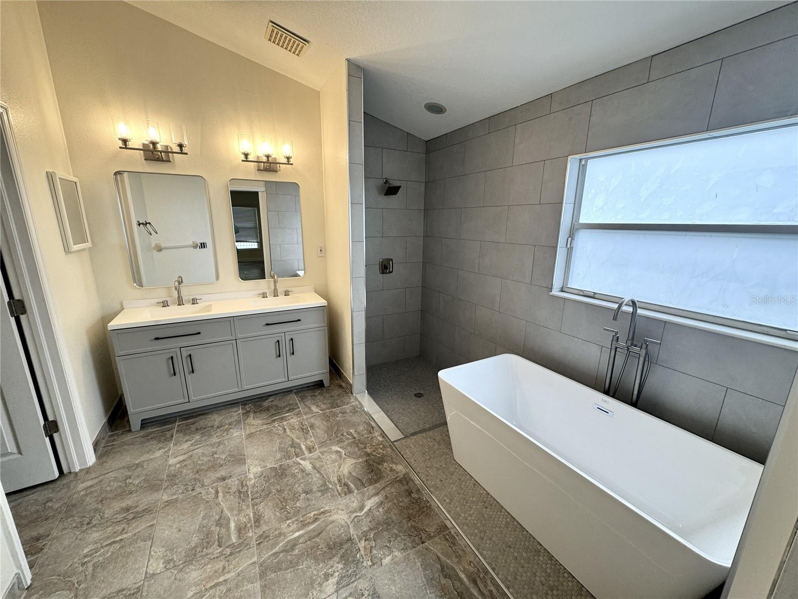 MEADOW POINTE PRCL 17 - Residential Lease