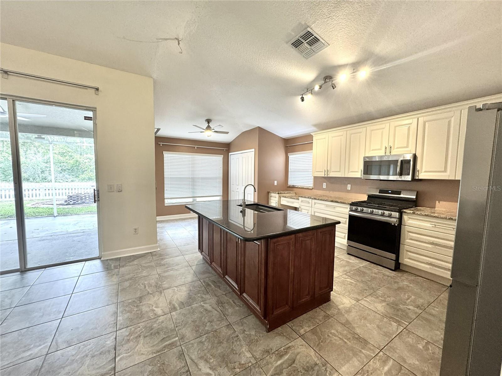 MEADOW POINTE PRCL 17 - Residential Lease