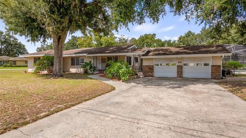 Photo of 1050 S Main Avenue, Groveland, FL 34736 (MLS # G5102207) Photo of 1050 S Main Avenue, Groveland, FL 34736 (MLS # G5102207)