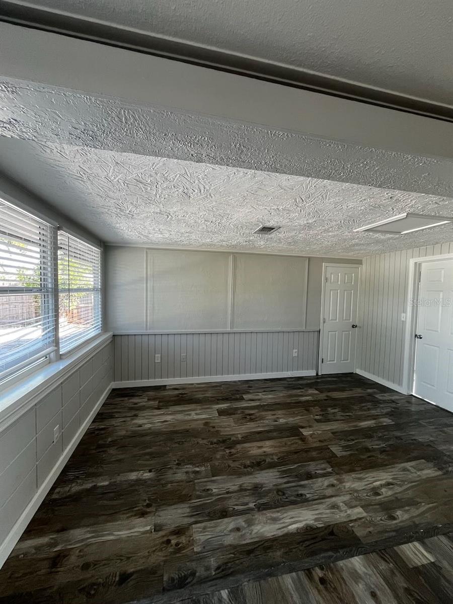 SOUTH VENICE - Residential