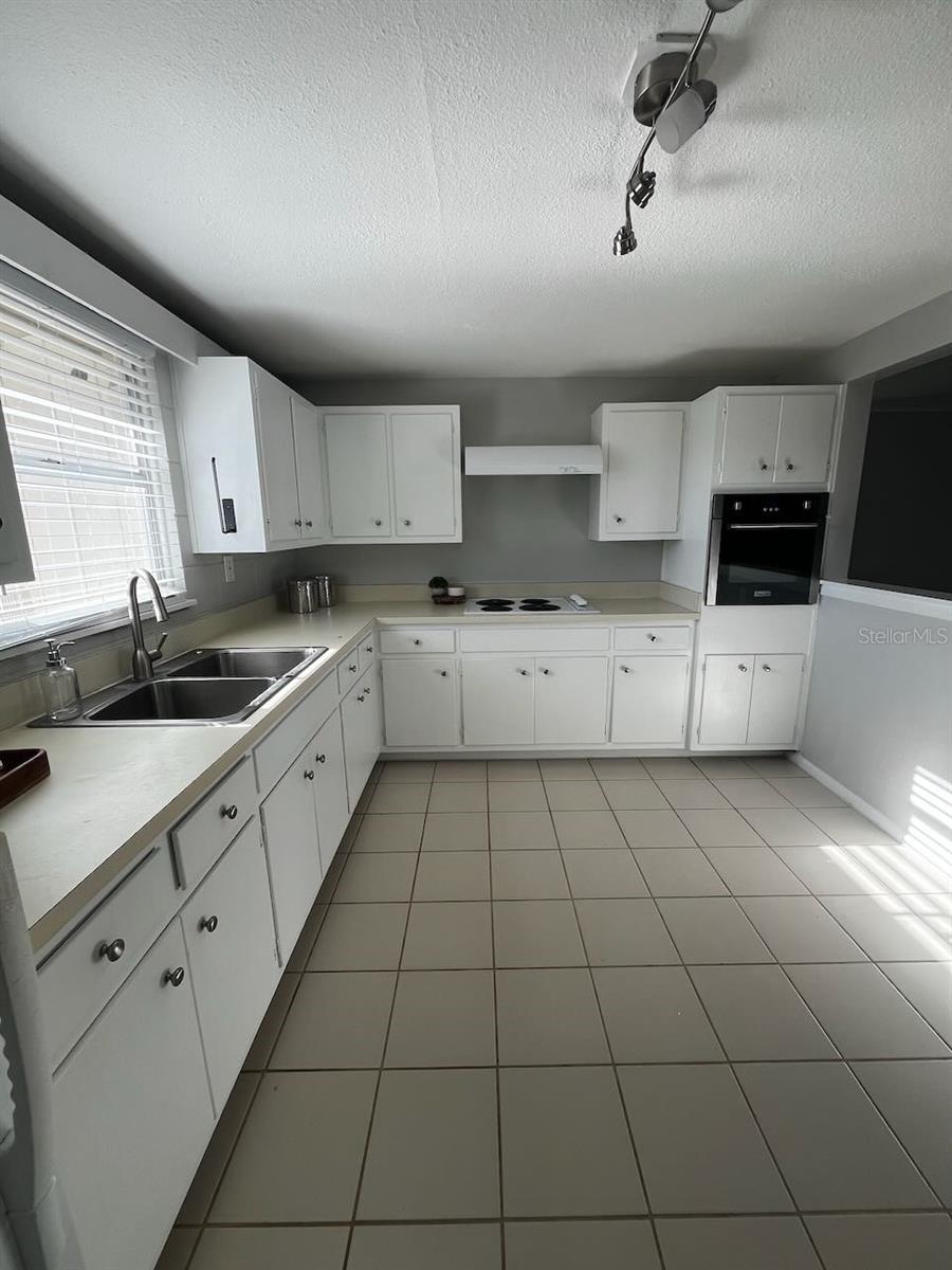 SOUTH VENICE - Residential