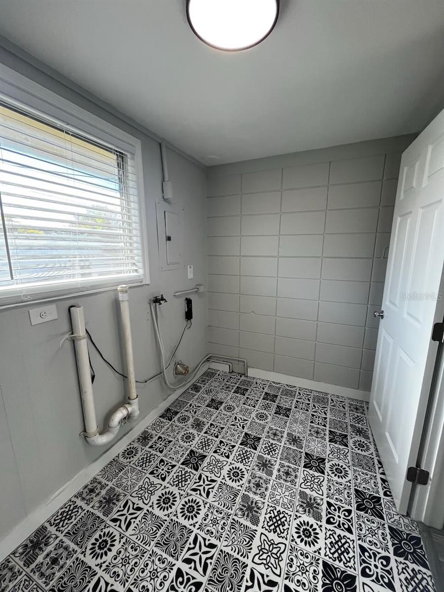 SOUTH VENICE - Residential