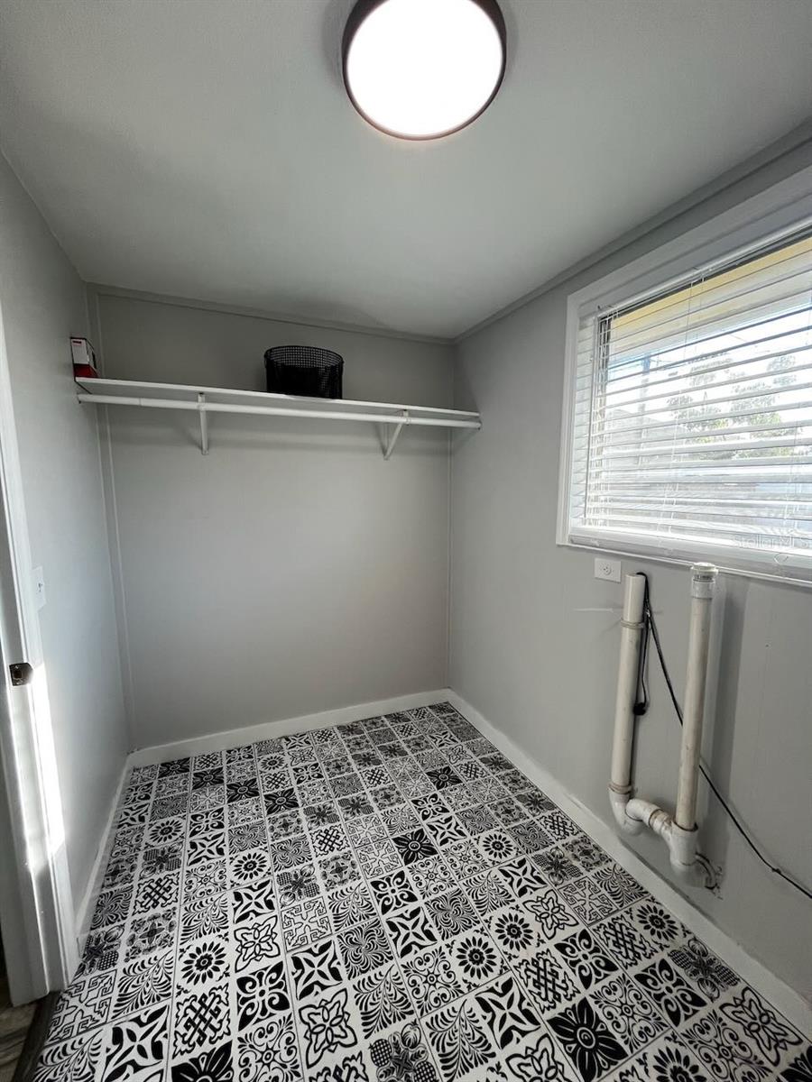 SOUTH VENICE - Residential