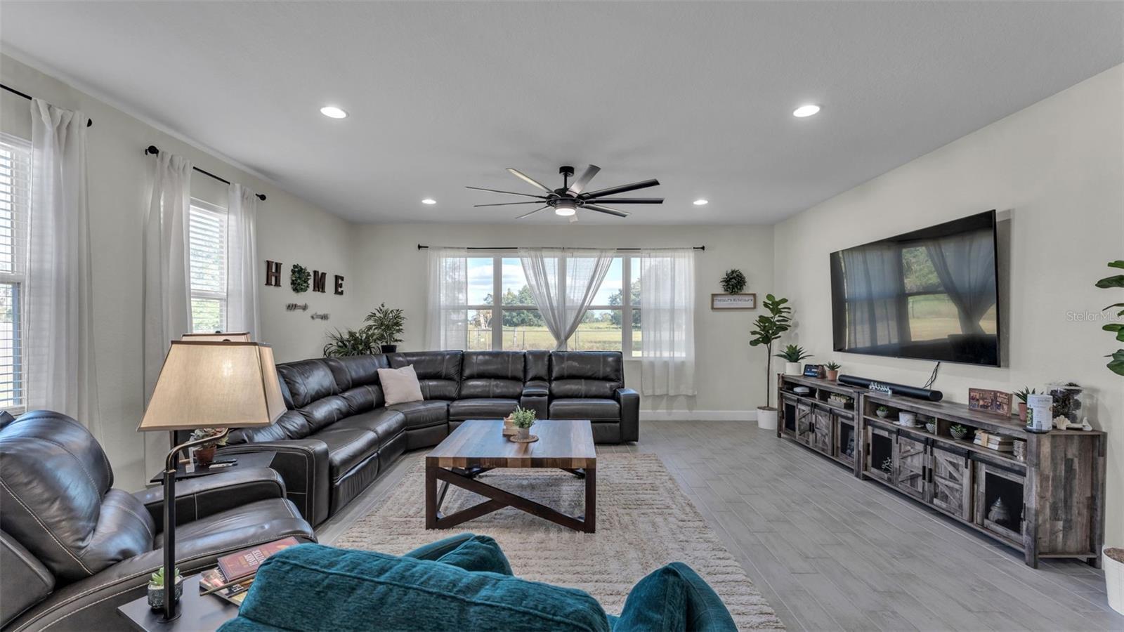 ESTATES/SIXTY - Residential