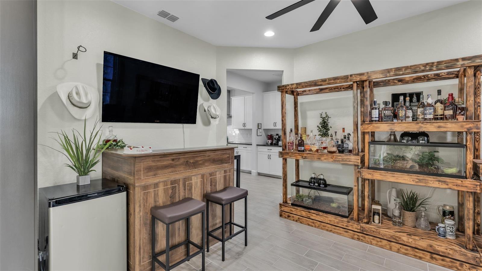 ESTATES/SIXTY - Residential