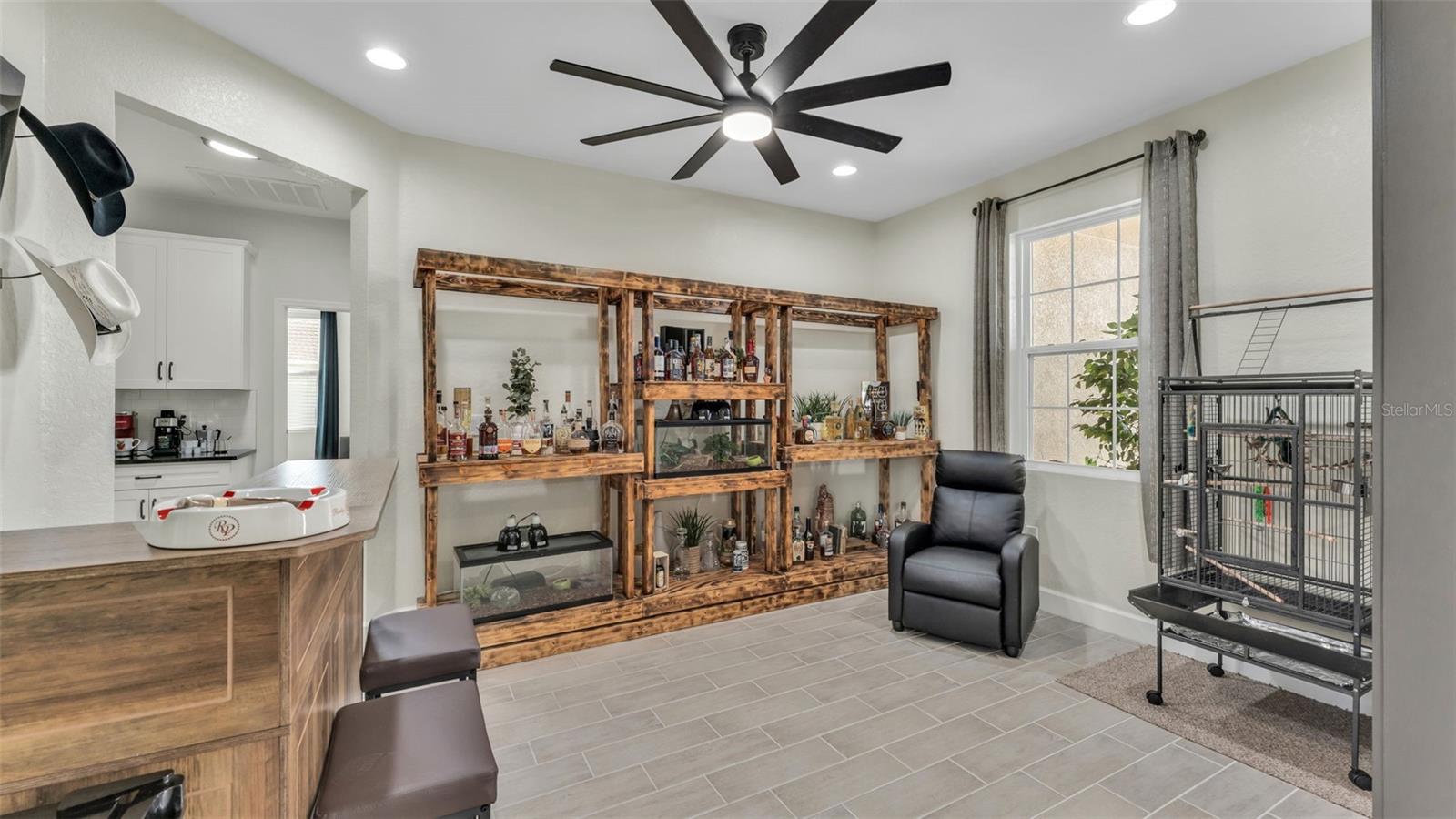 ESTATES/SIXTY - Residential