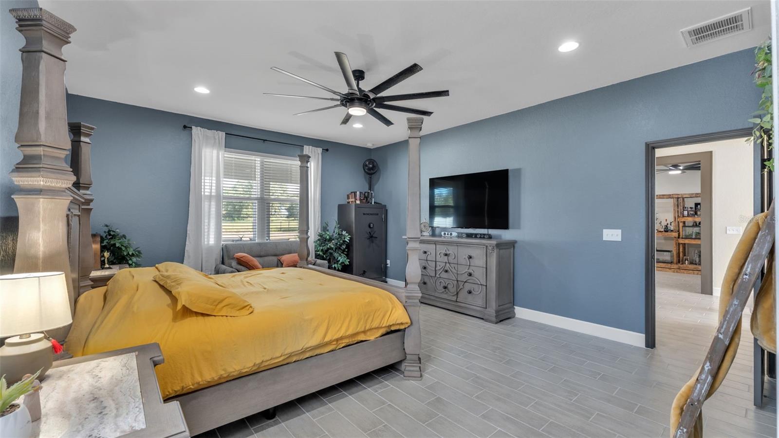 ESTATES/SIXTY - Residential