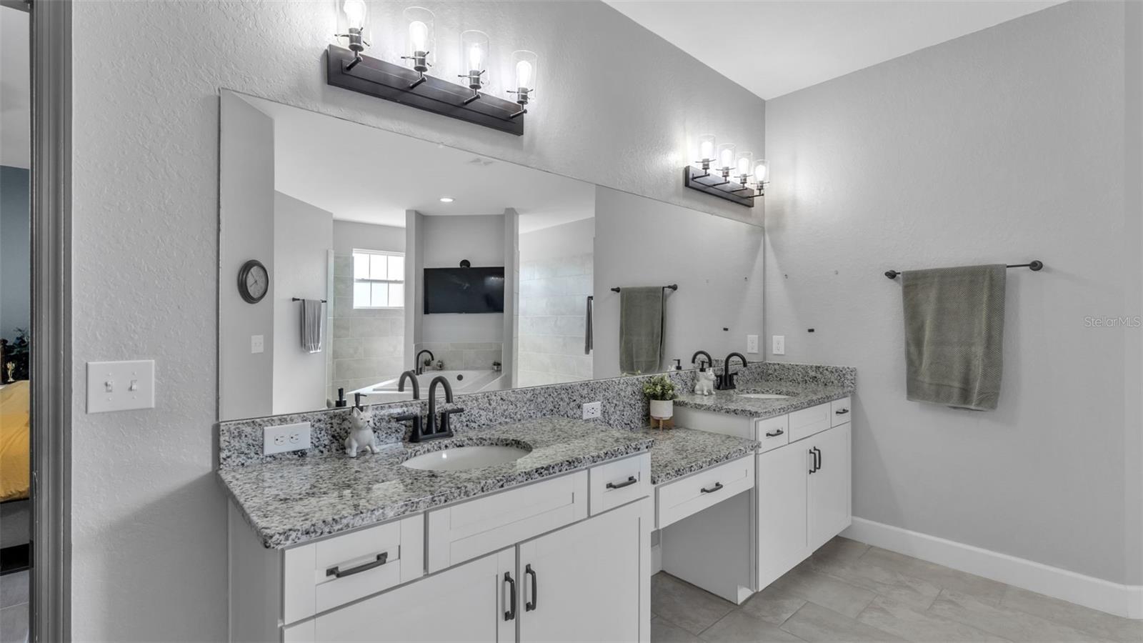 ESTATES/SIXTY - Residential