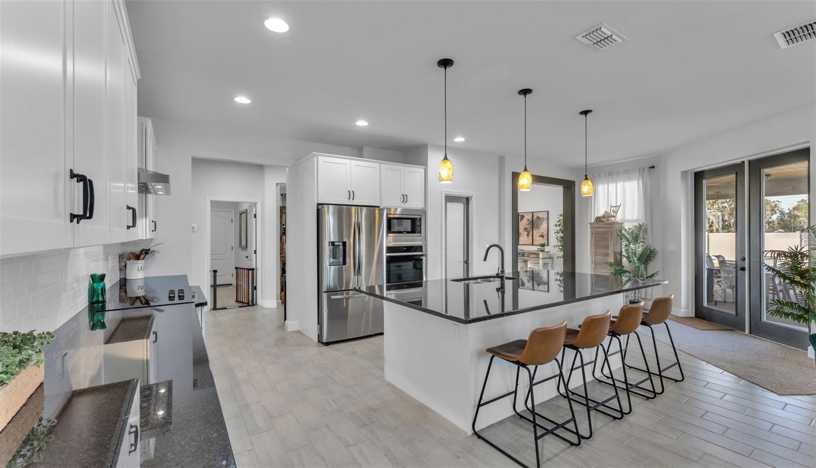 ESTATES/SIXTY - Residential