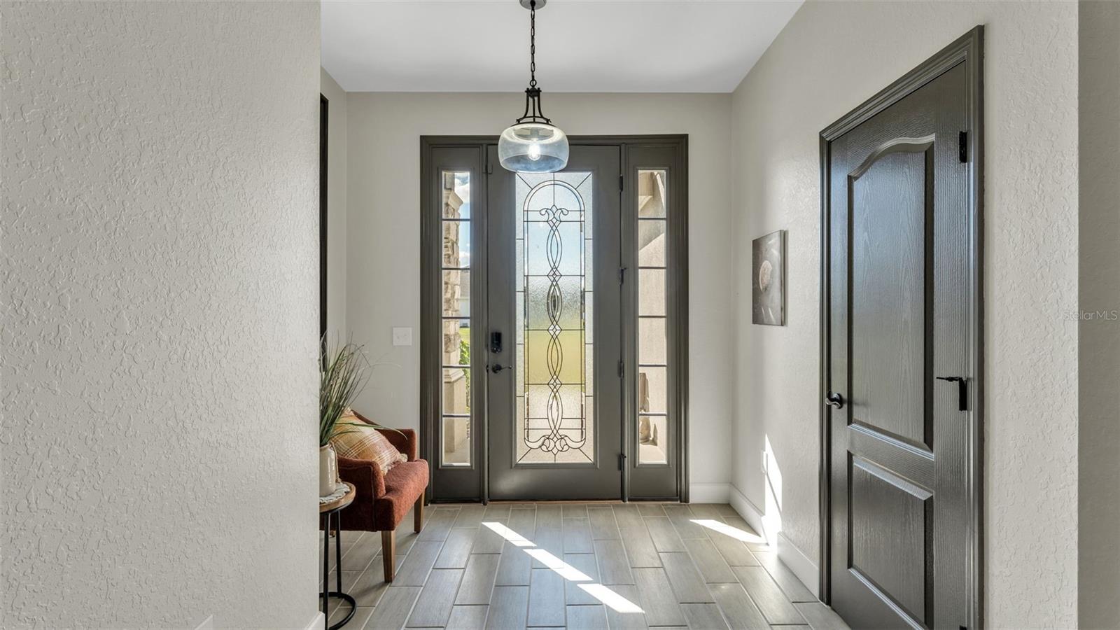 ESTATES/SIXTY - Residential