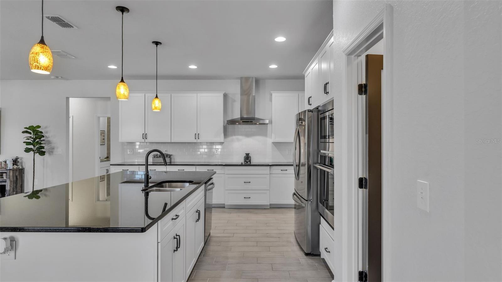 ESTATES/SIXTY - Residential