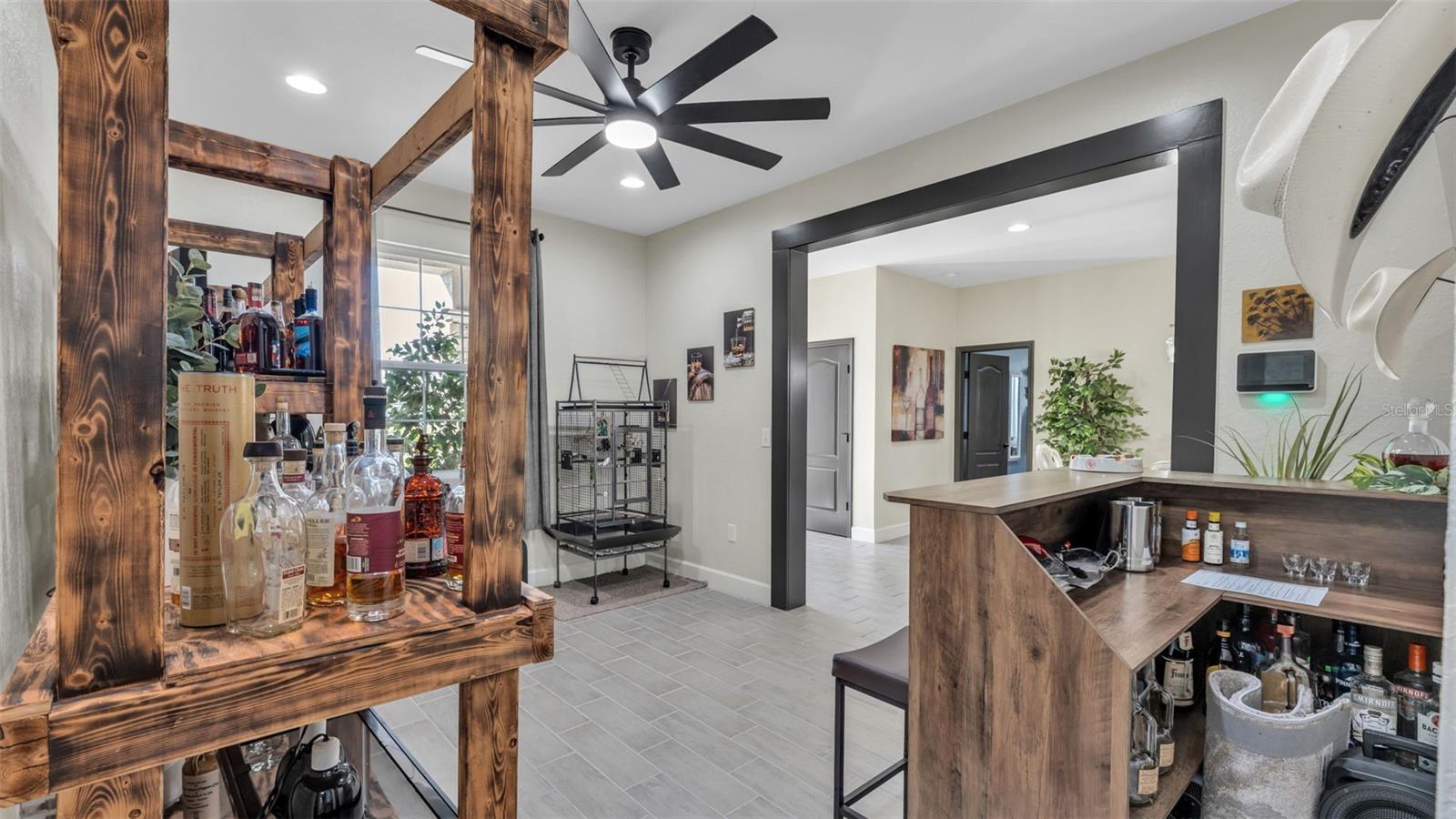 ESTATES/SIXTY - Residential