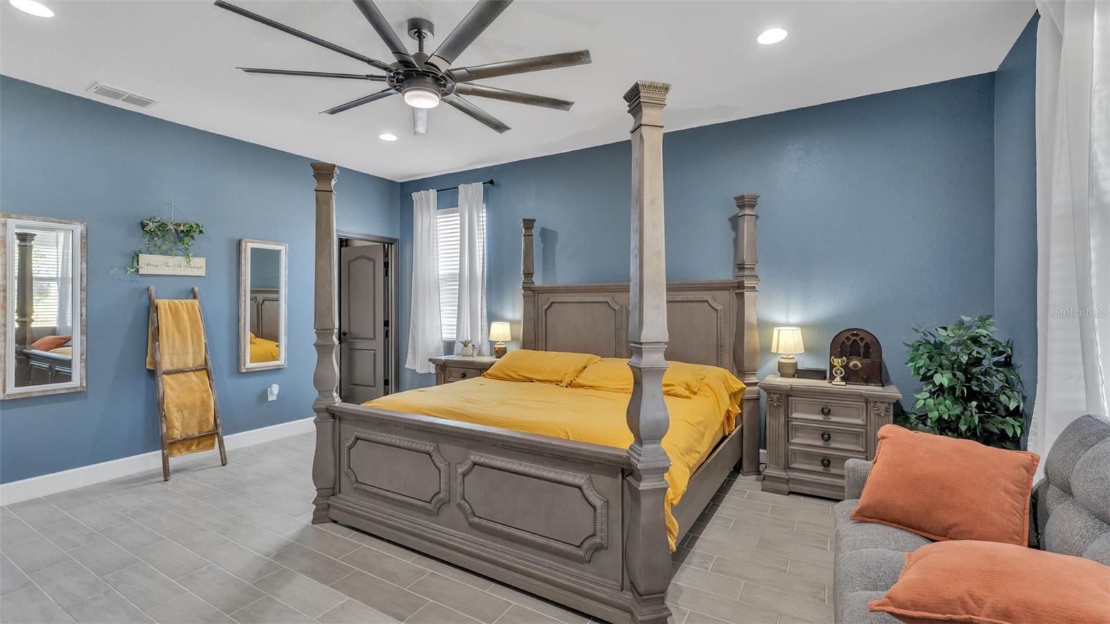 ESTATES/SIXTY - Residential