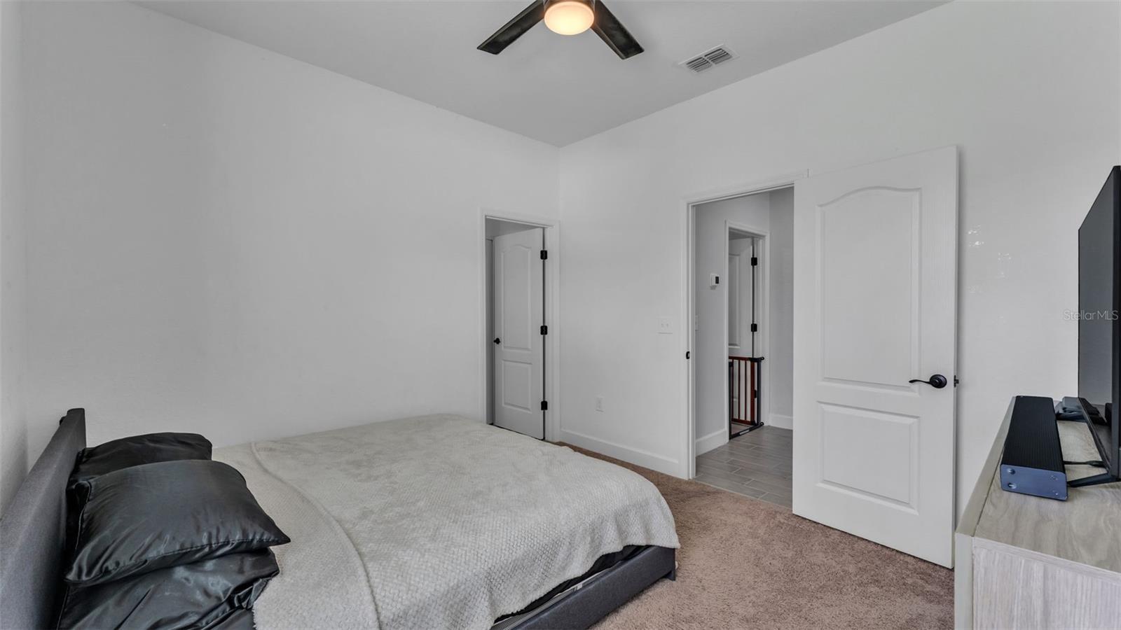 ESTATES/SIXTY - Residential