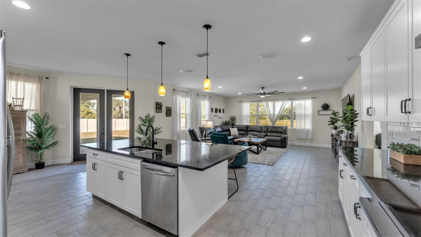 ESTATES/SIXTY - Residential